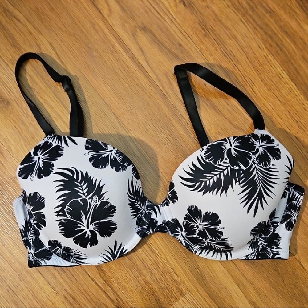 PINK Victoria's Secret Black and White Floral Bra